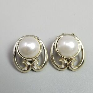 Vintage Faux Pearl Clip On Earrings, Silver Tone Setting, Pat Number, Retro